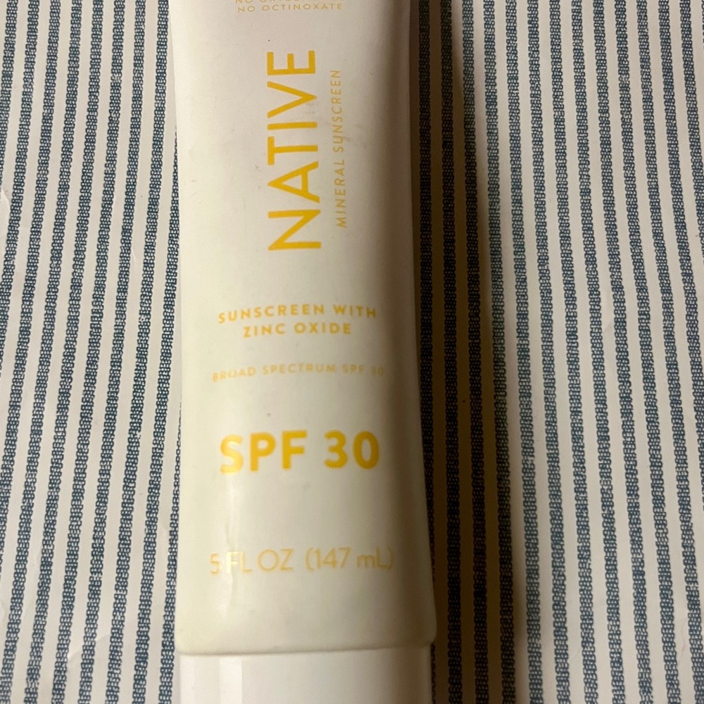 Native SPF 30 Mineral Sunscreen - White